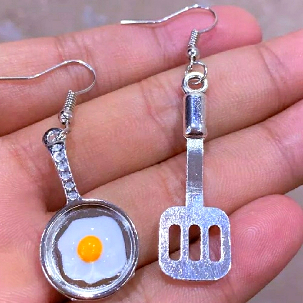 🍳Crystal Frying Pan w/Eggs & Spatula Earrings🍳